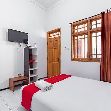 Reddoorz At Ciliwung Guest House Syariah Malang Exteriör bild