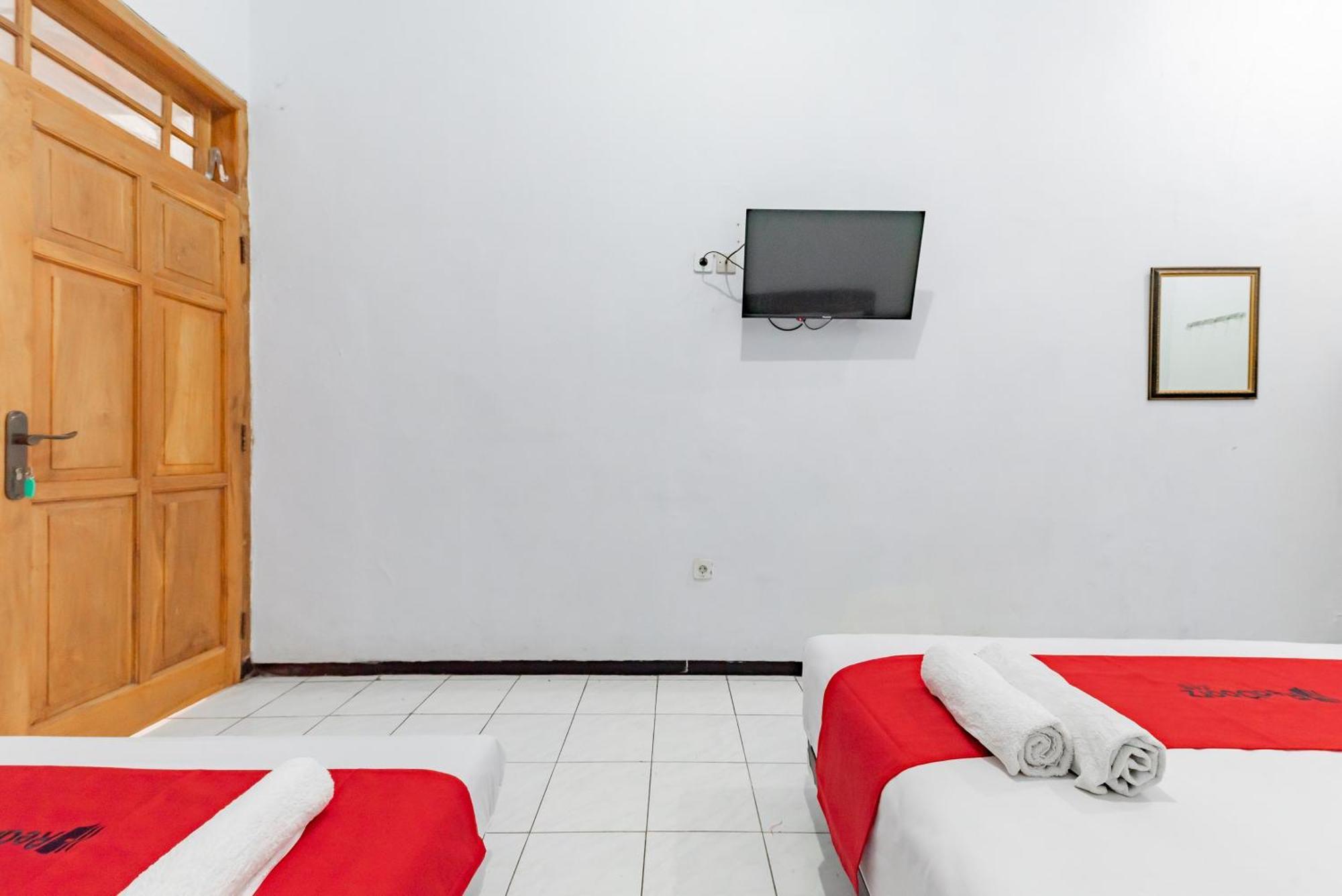 Reddoorz At Ciliwung Guest House Syariah Malang Exteriör bild