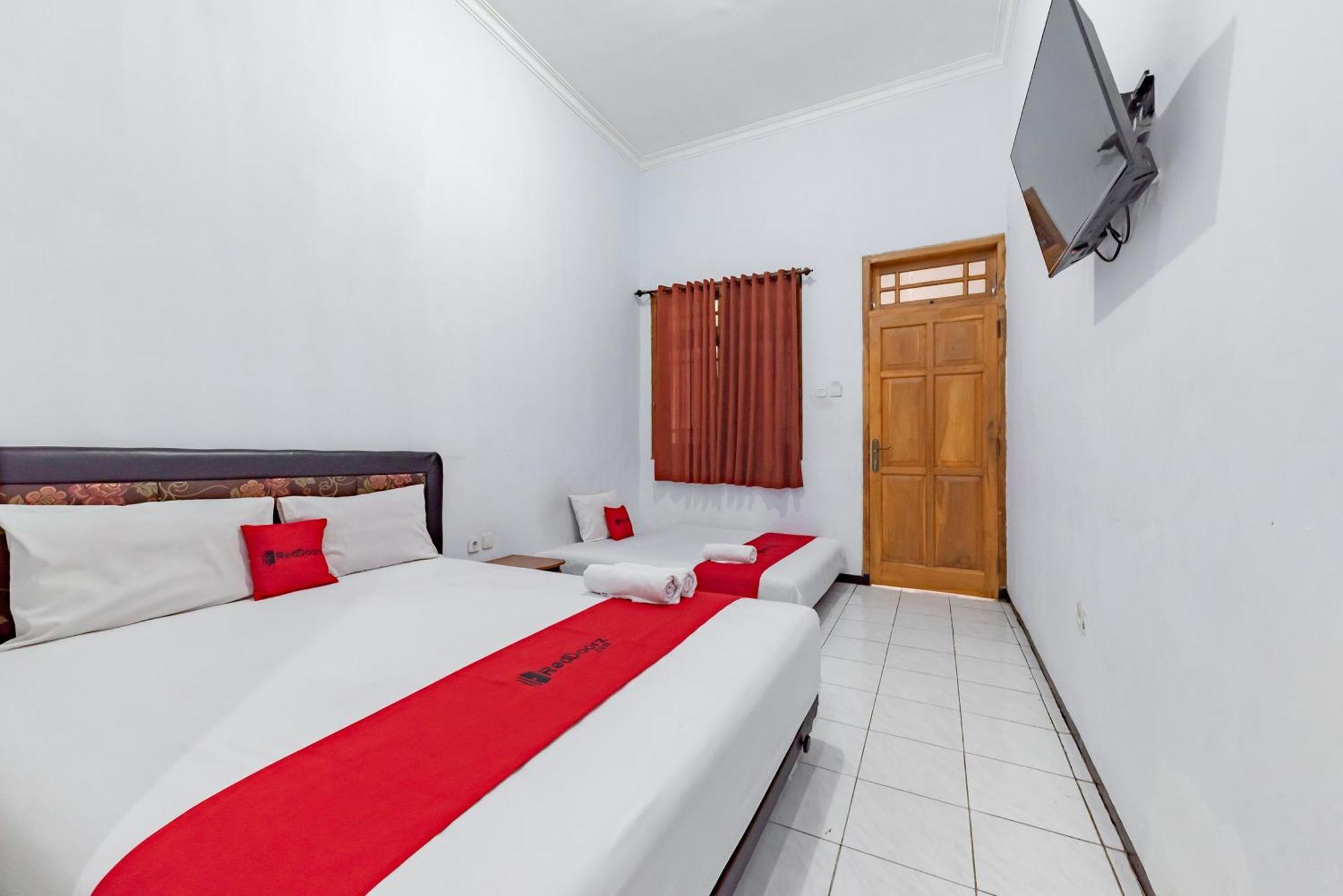 Reddoorz At Ciliwung Guest House Syariah Malang Exteriör bild