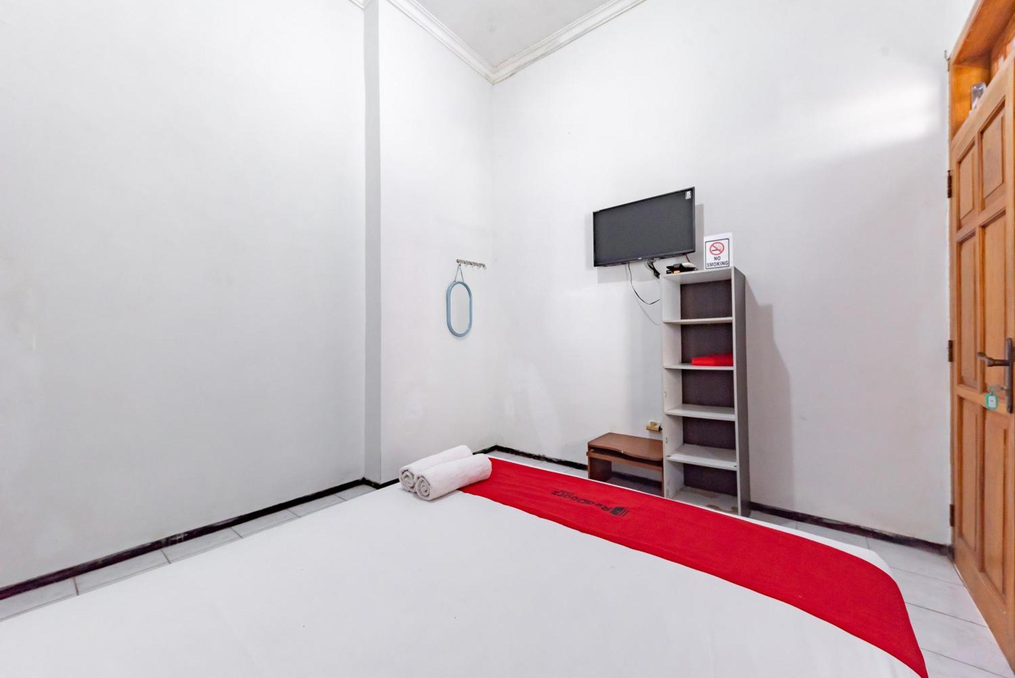 Reddoorz At Ciliwung Guest House Syariah Malang Exteriör bild