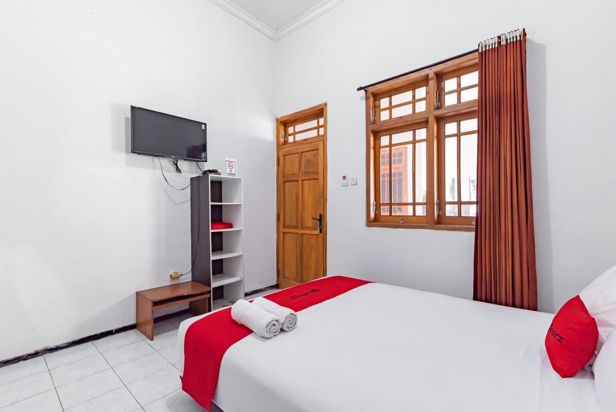 Reddoorz At Ciliwung Guest House Syariah Malang Exteriör bild