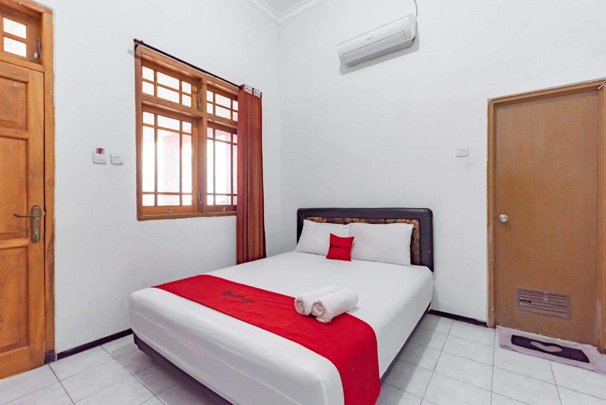 Reddoorz At Ciliwung Guest House Syariah Malang Exteriör bild