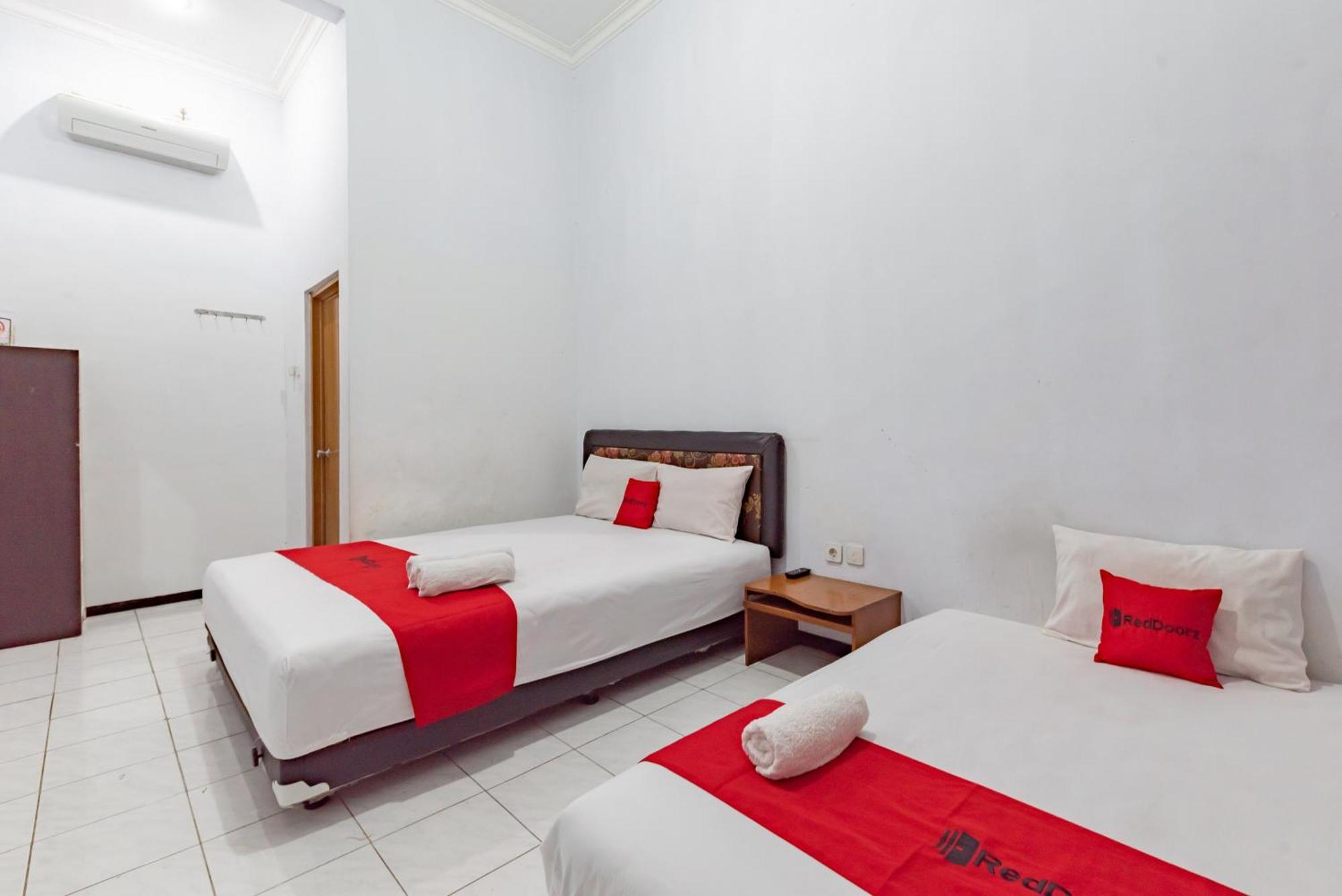 Reddoorz At Ciliwung Guest House Syariah Malang Exteriör bild