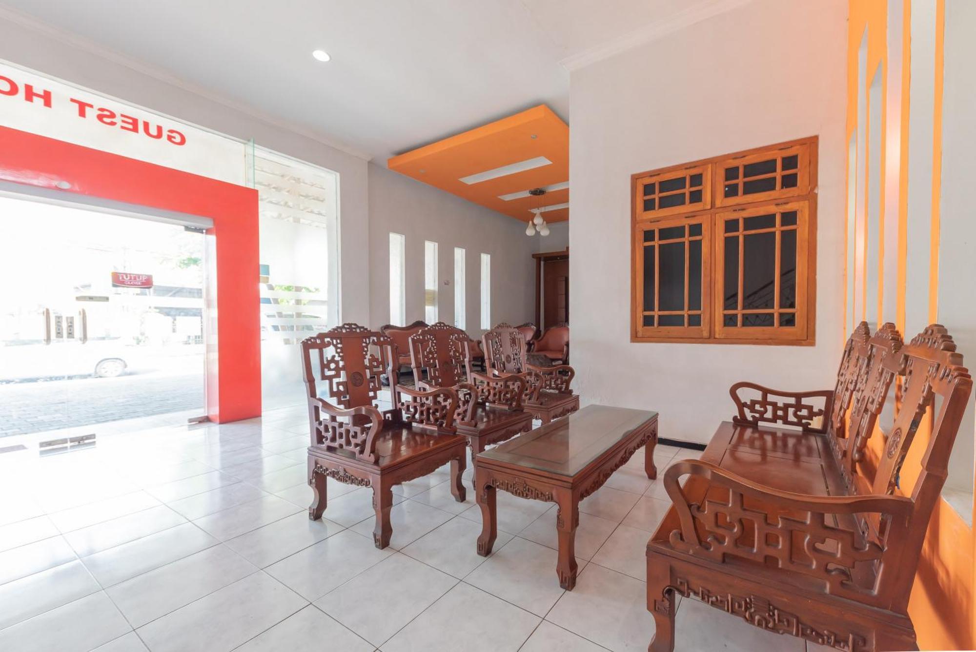 Reddoorz At Ciliwung Guest House Syariah Malang Exteriör bild
