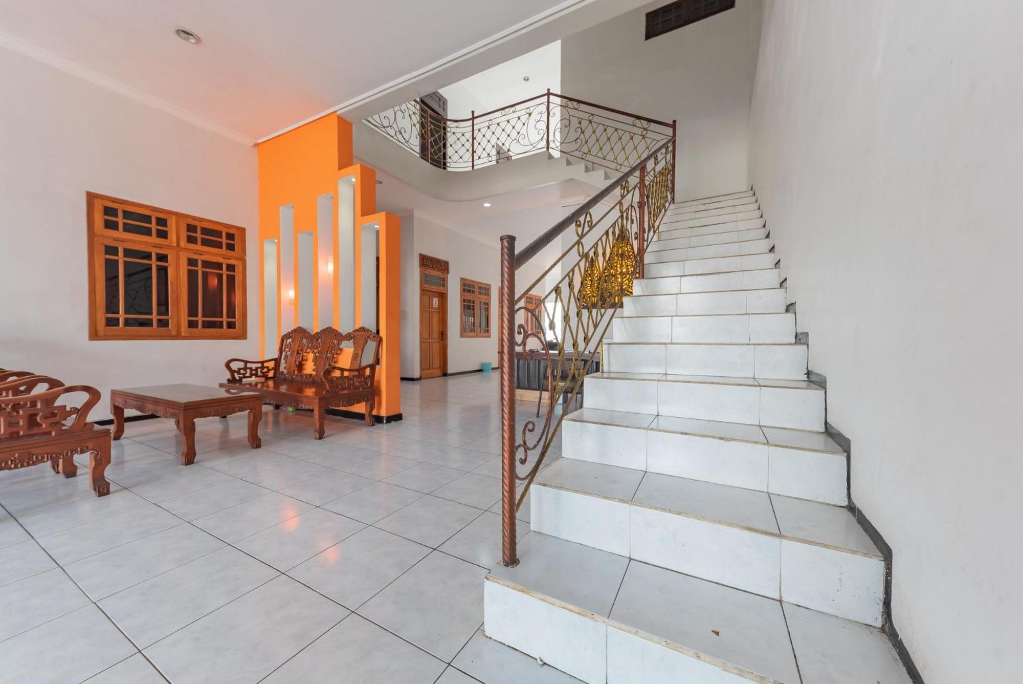 Reddoorz At Ciliwung Guest House Syariah Malang Exteriör bild