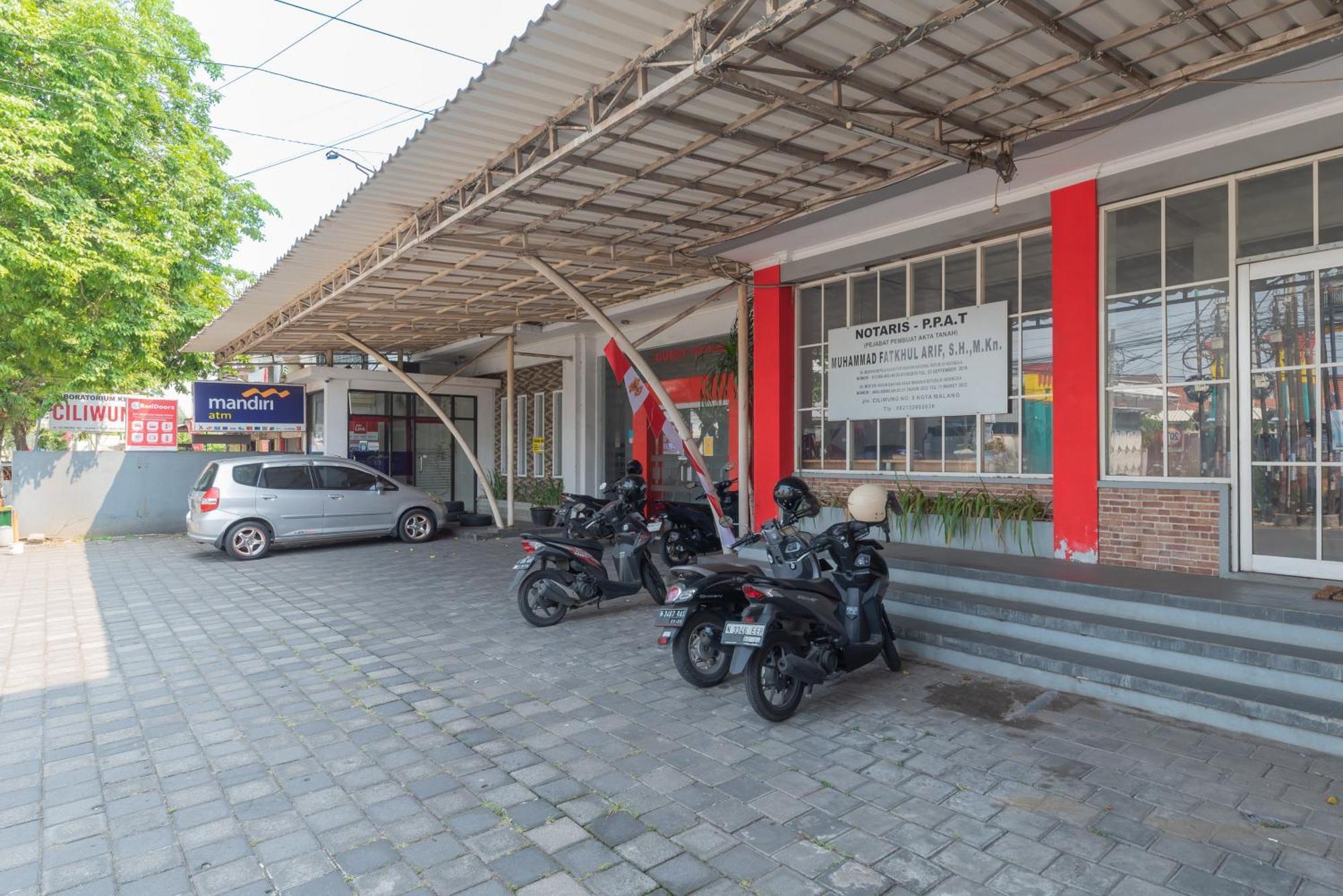Reddoorz At Ciliwung Guest House Syariah Malang Exteriör bild