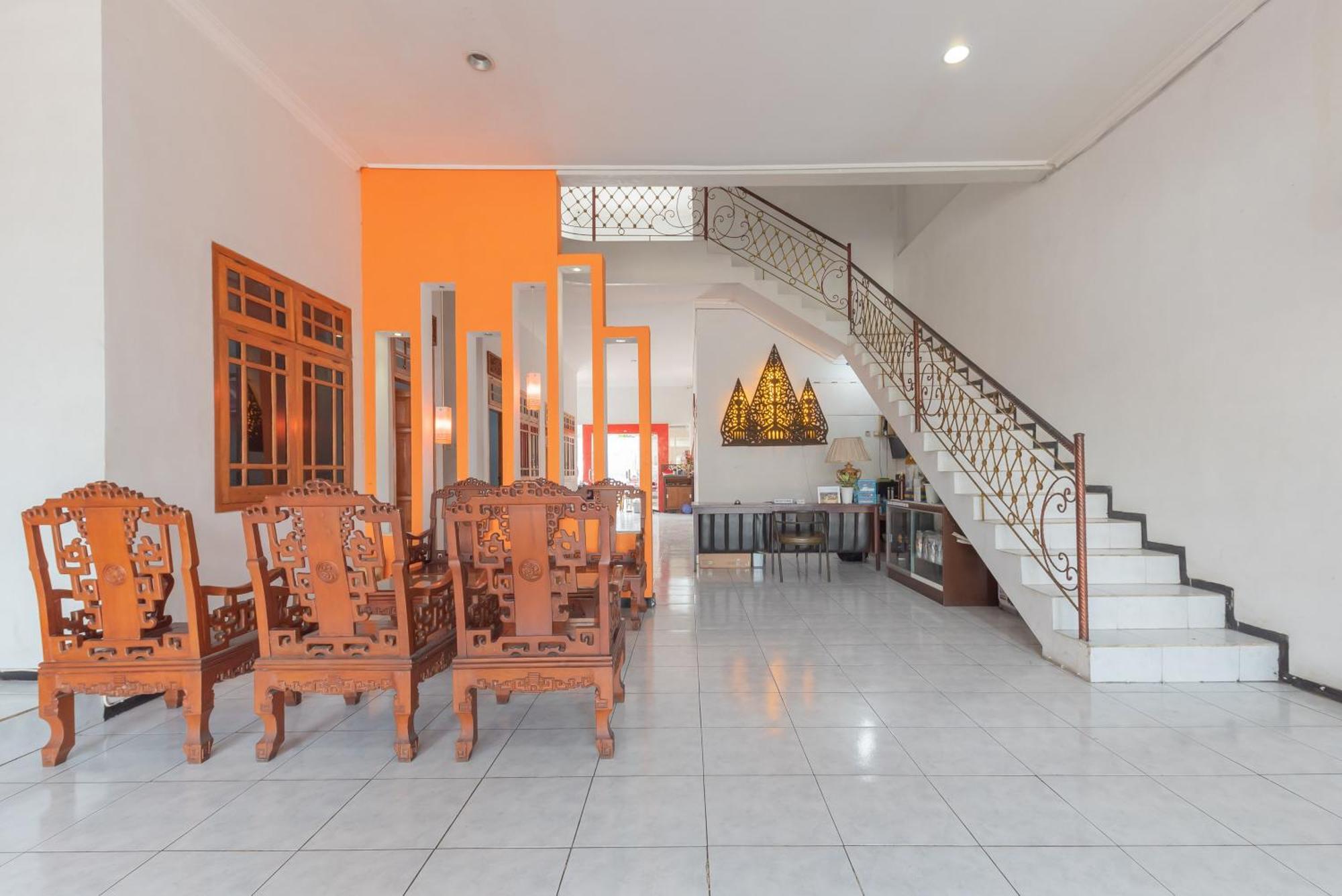Reddoorz At Ciliwung Guest House Syariah Malang Exteriör bild