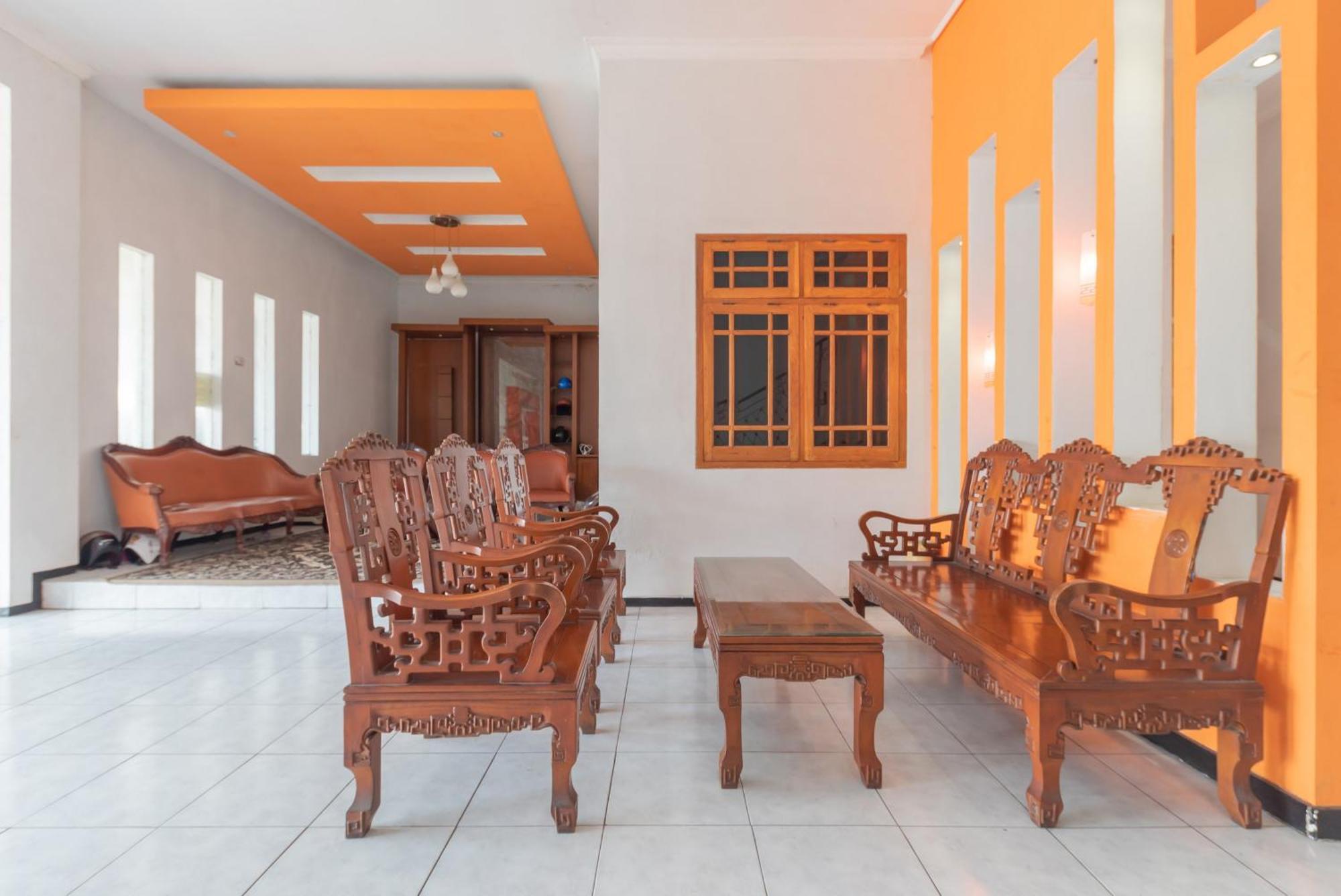 Reddoorz At Ciliwung Guest House Syariah Malang Exteriör bild